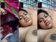 Desi Girl Shows her Boobs and Masturbating