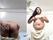 Horny Indian Bhabhi Shows her Ass and Boobs