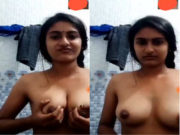 Hot Indian Mall Shows Boobs